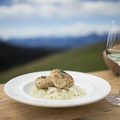 Knödel, Wein und Fernblick in Hafling, Vöran und Meran 2000